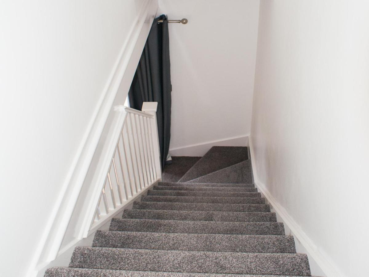 East Midland House Free Private Parking Fast Wifi Smart Tv With Garden Villa Kettering Bagian luar foto